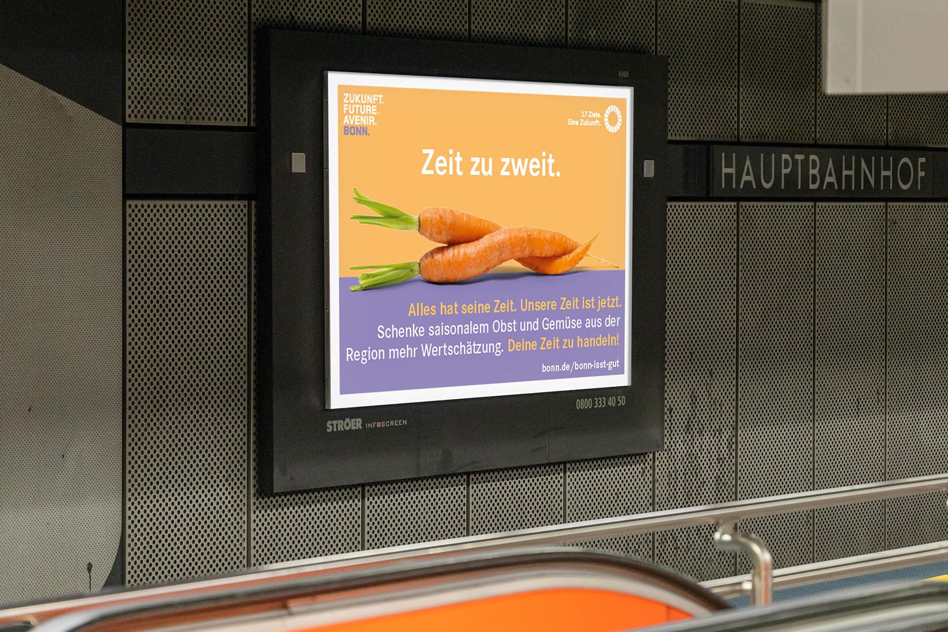 Infoscreen mit Kampagnenmotiv in U-Bahn-Station