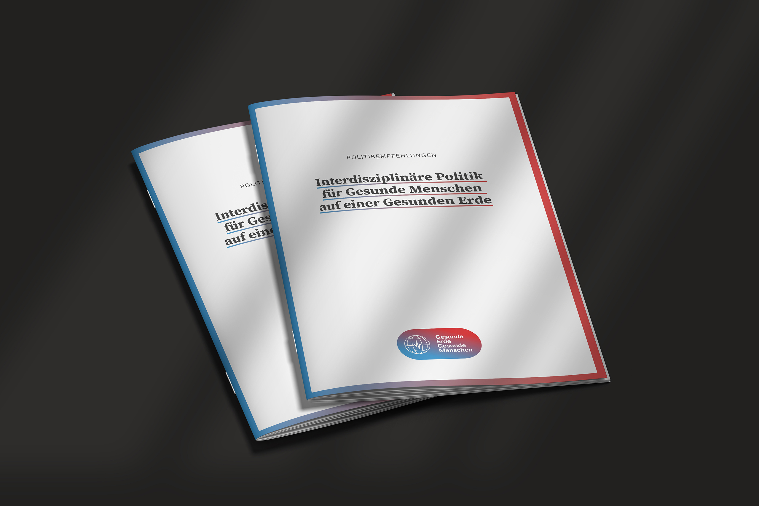 Zwei Broschüren aufeinander gelegt